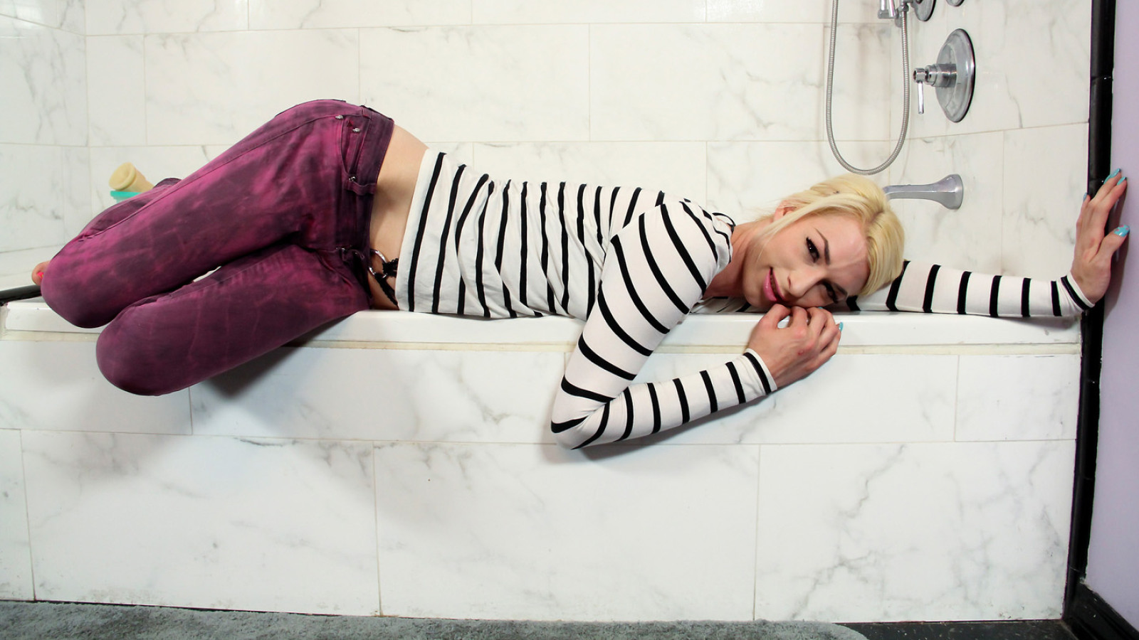 Holly Parker Takes A Bath