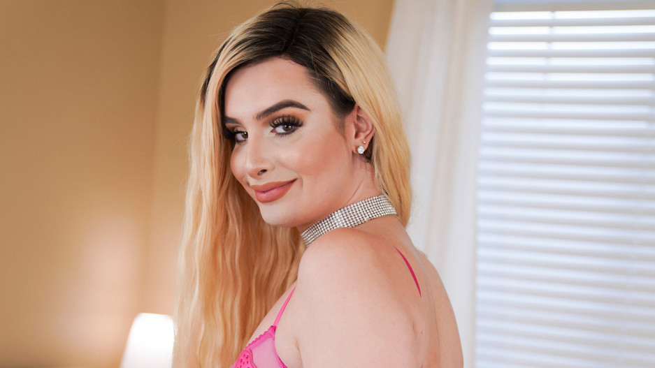 Ivory Mayhem Gets Her Ass Fucked!