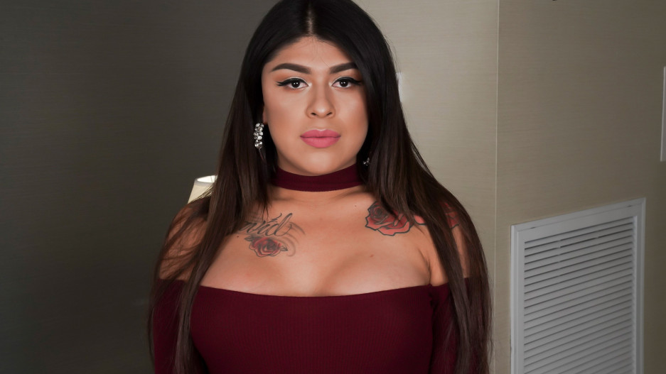 Meet Busty Beth Bell!