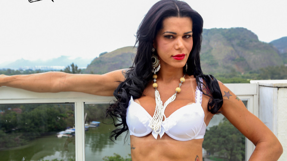 Nathany Gomes Is Pretty in White!
