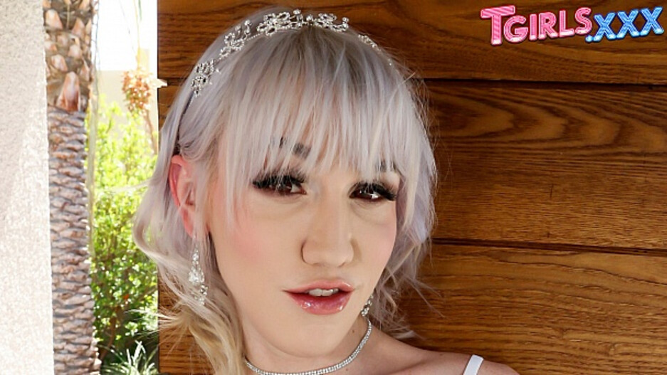 Cumshot Friday: Lena Kelly!