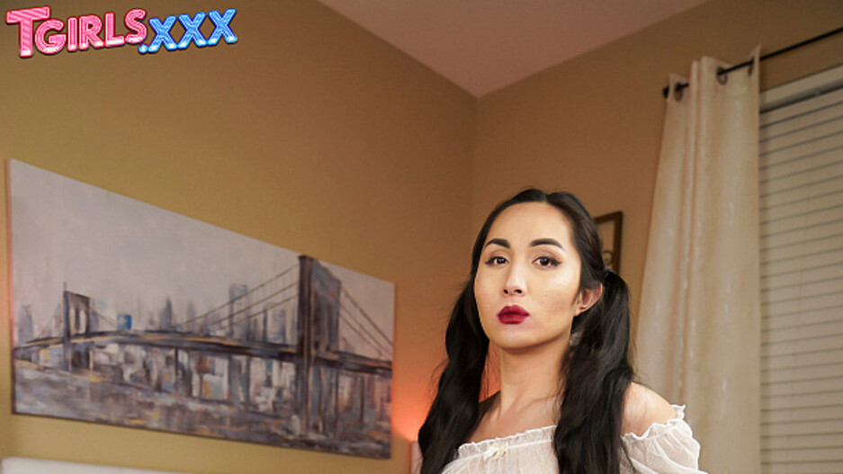 Horny Lexi Barbie Cums!