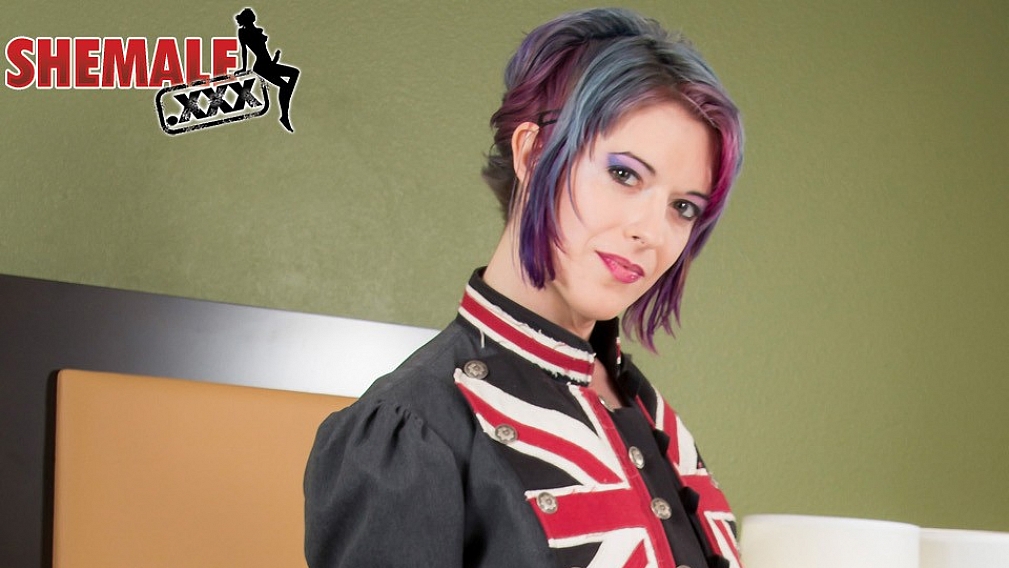 Evie Eliot Pumped Up